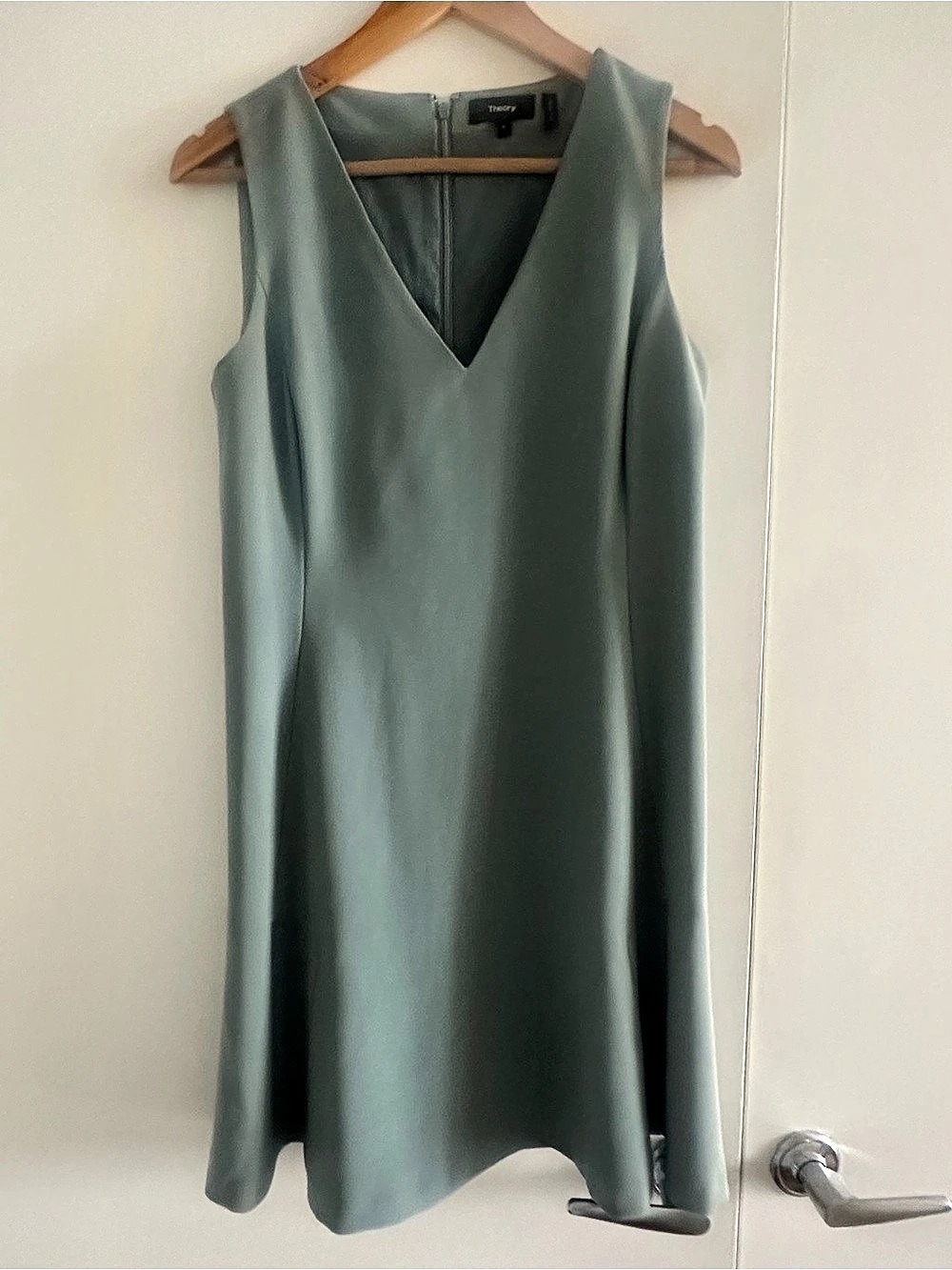 Theory Nikkay R Modern Crepe V-Neck Mini Dress in Mint Green Size 6